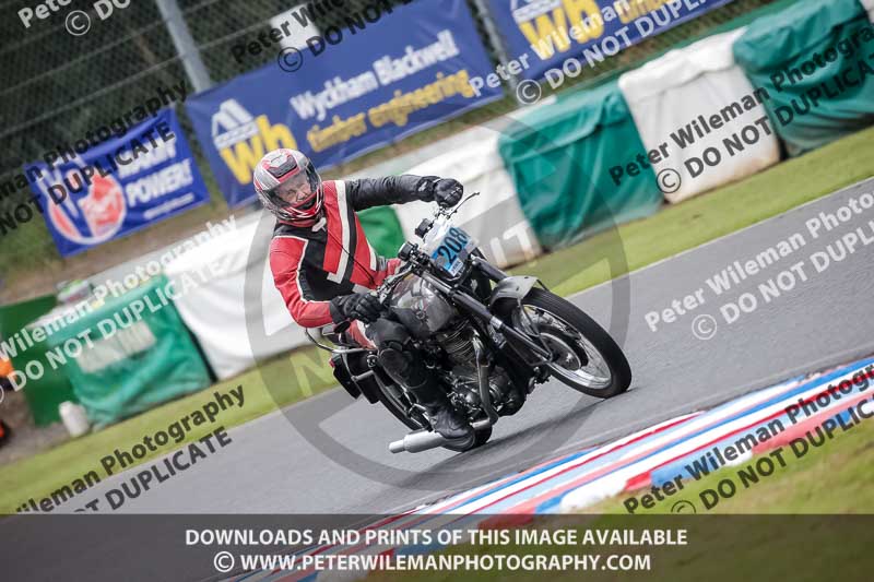 Vintage motorcycle club;eventdigitalimages;mallory park;mallory park trackday photographs;no limits trackdays;peter wileman photography;trackday digital images;trackday photos;vmcc festival 1000 bikes photographs